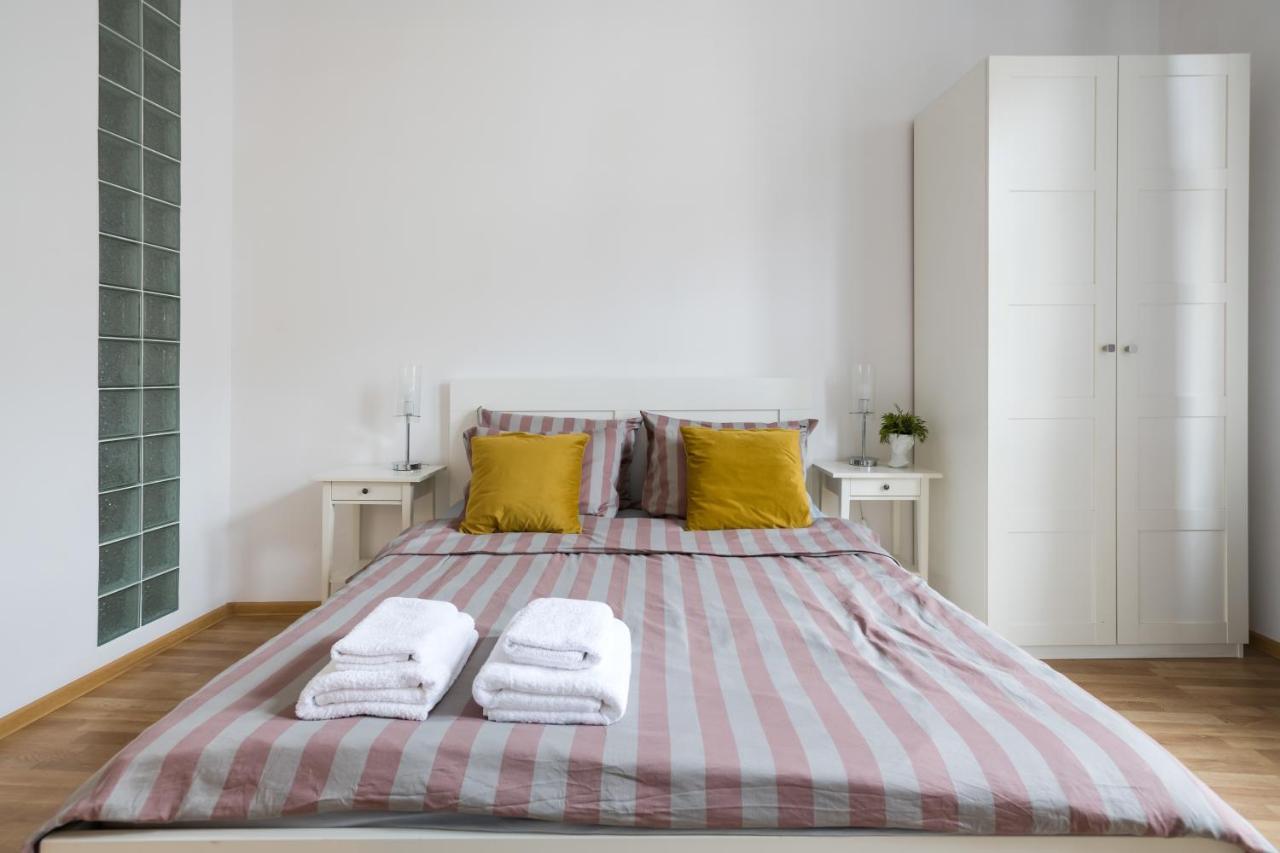 Discover Krakow Apartments - 3 Rakowicka St - Classic Apartments Near Main Station - Netflix 외부 사진