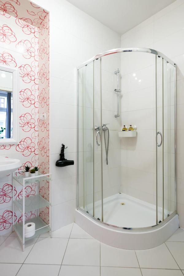 Discover Krakow Apartments - 3 Rakowicka St - Classic Apartments Near Main Station - Netflix 외부 사진