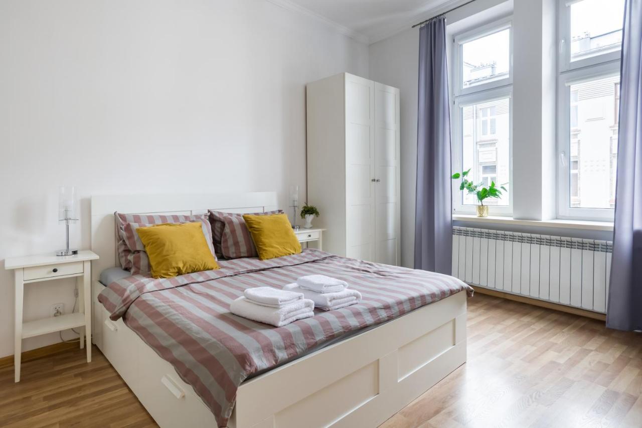 Discover Krakow Apartments - 3 Rakowicka St - Classic Apartments Near Main Station - Netflix 외부 사진