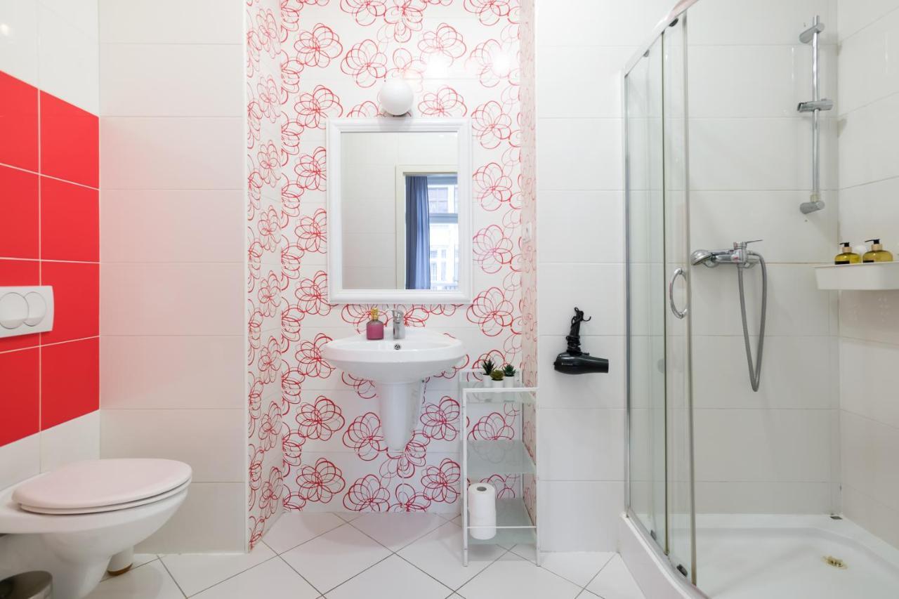 Discover Krakow Apartments - 3 Rakowicka St - Classic Apartments Near Main Station - Netflix 외부 사진